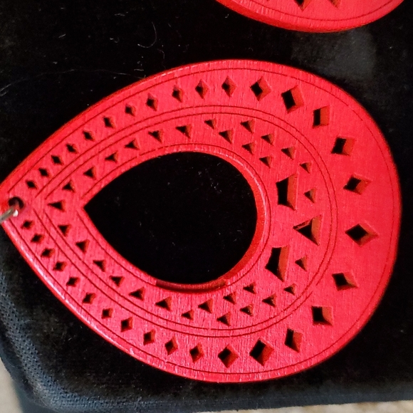 Earings - Picture 2 of 2